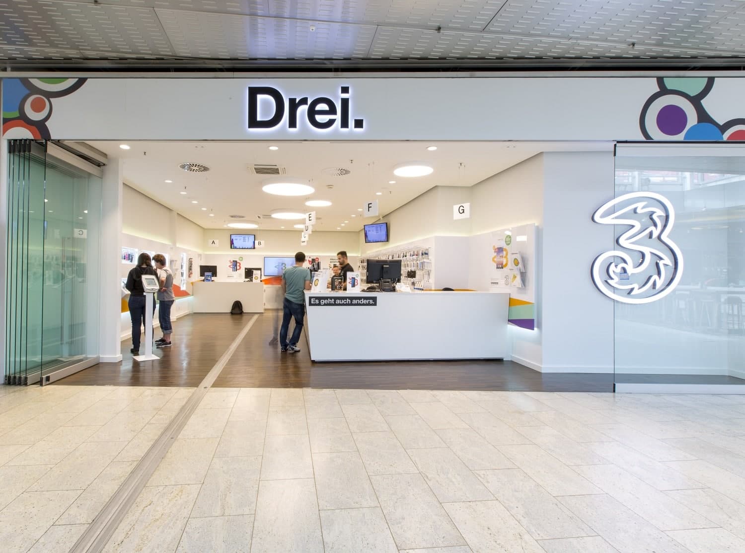 Drei Store at Airport